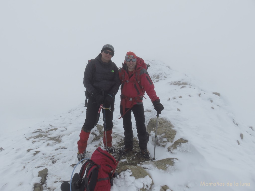 Dani y Antoni en la cima del Soum de Ramond, 3.259 mts.